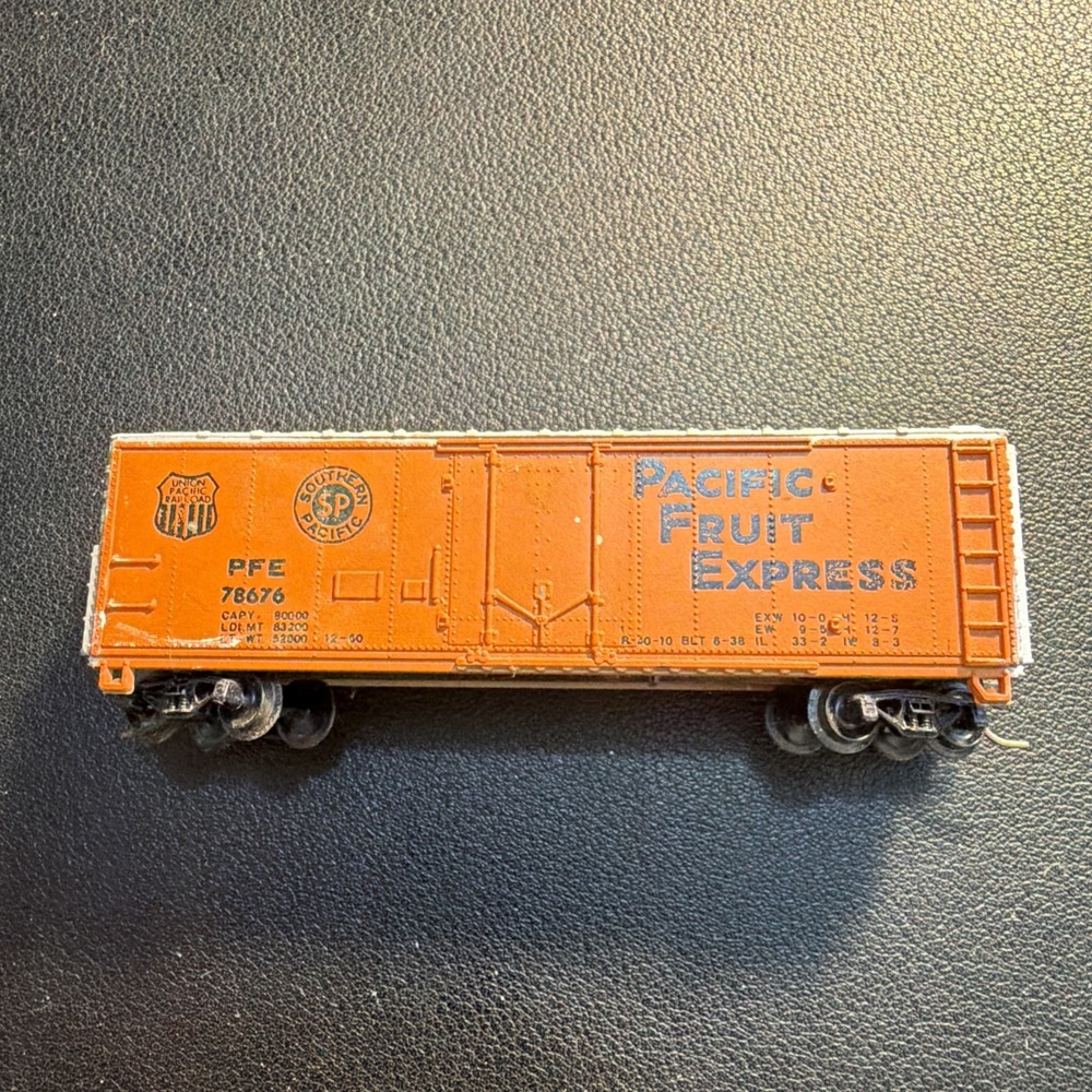 Atlas N Scale Pacific Fruit Express 50' Mechanical Reefer Car #78676